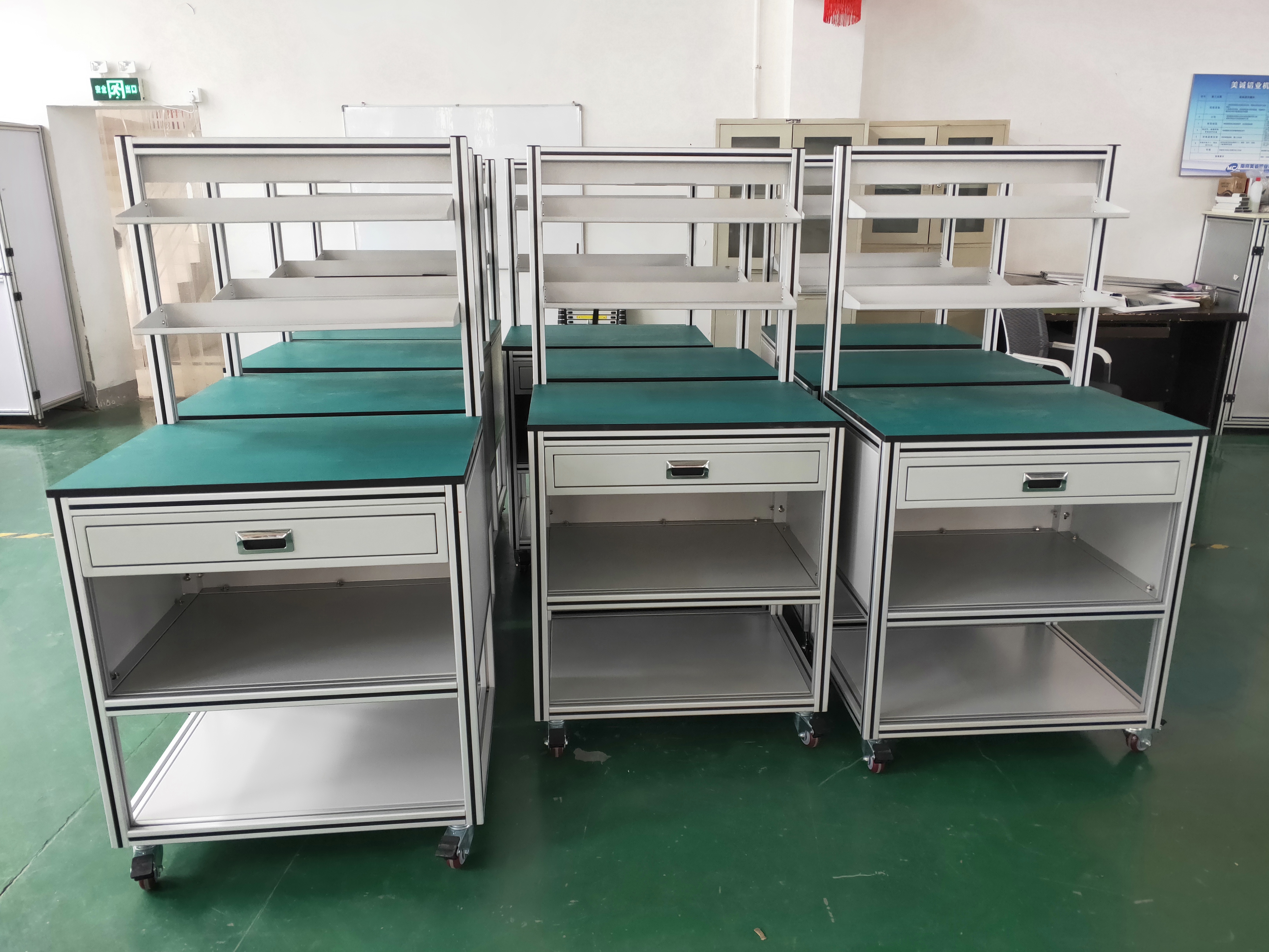 有多少廠家可以制作出防靜電操作臺？